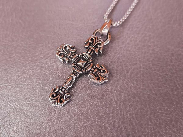Boys' cross necklace گردنبند صلیب مردانه نقره ای | خاص و نمادین
