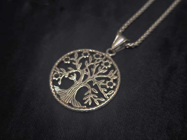 Tree-of-Life-Necklace5 گردنبند نقره ای درخت زندگی نگین دار
