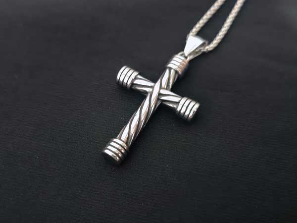 Twisted-cross-necklace3 گردنبند صلیب مردانه رنگ ثابت