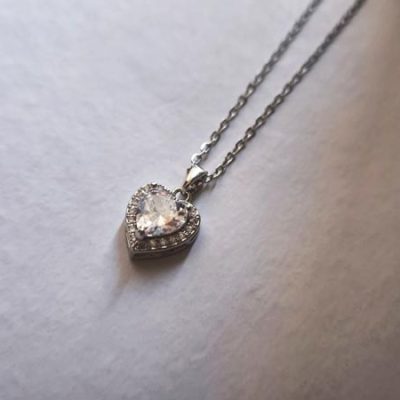 گردنبند دخترانه قلب نقره ای نگینی خاص