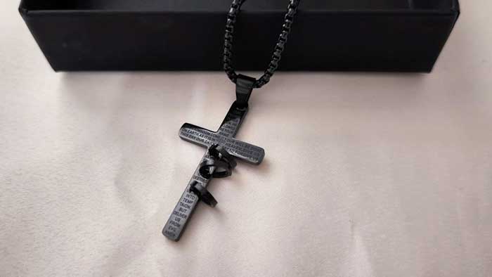 Black-cross-necklace-with-rings گردنبند صلیب مشکی حلقه دار استیل