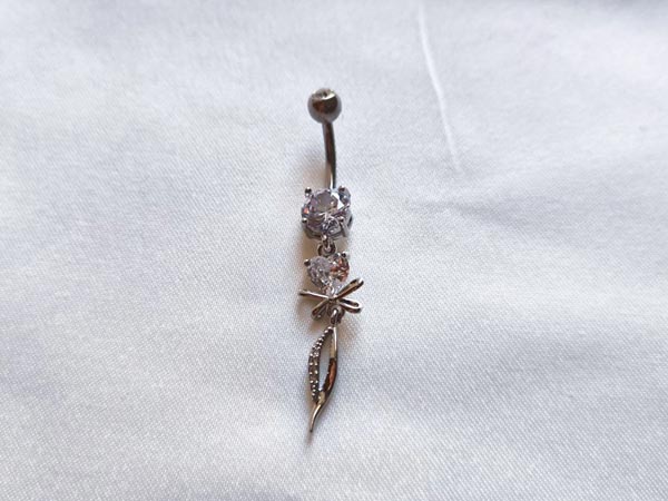 Hanging-navel-piercing6 پیرسینگ ناف آویز دار دخترانه شیک