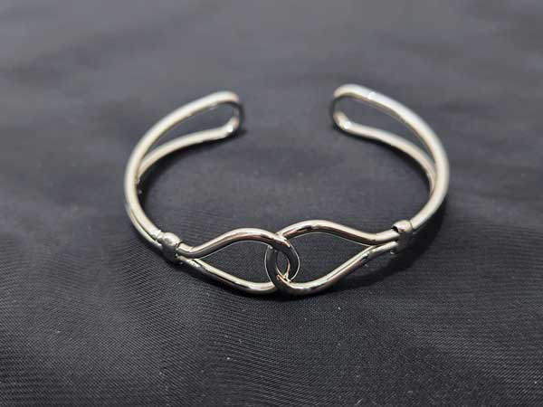 Infinity-Steel-Bangle1 بنگل مینیمال زنانه ترند استیل