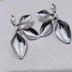 گوشواره طرح برگ مینیمال | زنانه و دخترانه - Image 2