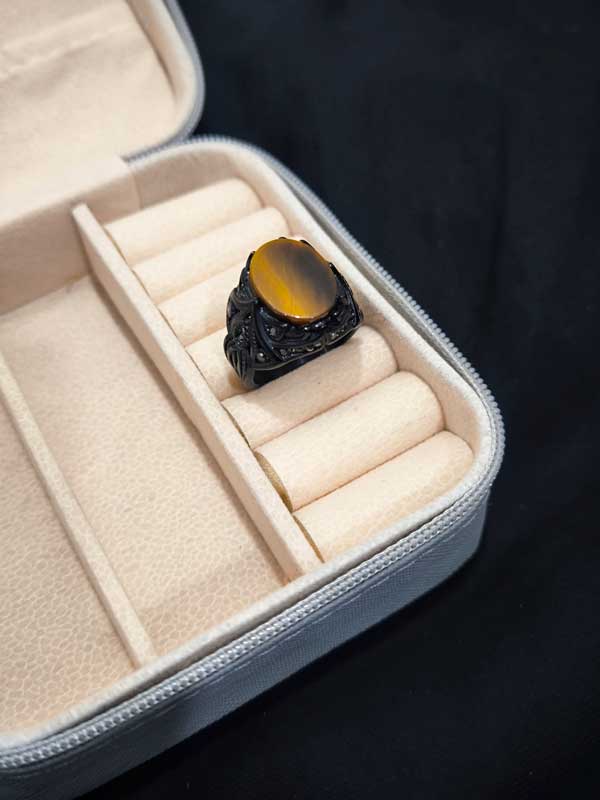 Tiger-eye-ring,-black-body3 انگشتر سنگ چشم ببر مردانه خاص