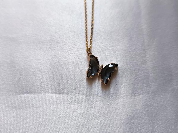 Glass-butterfly-necklace3 گردنبند کریستالی دخترانه طرح پروانه شیک