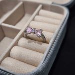 رینگ ظریف پاپیون نگین صورتی | استیل رنگ ثابت - Image 2