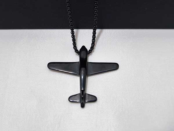 Black-airplane-necklace5 گردنبند هواپیما مشکی پسرانه