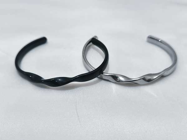Two-tone-steel-twist-bangle1 خرید بنگل پیچی فری سایز