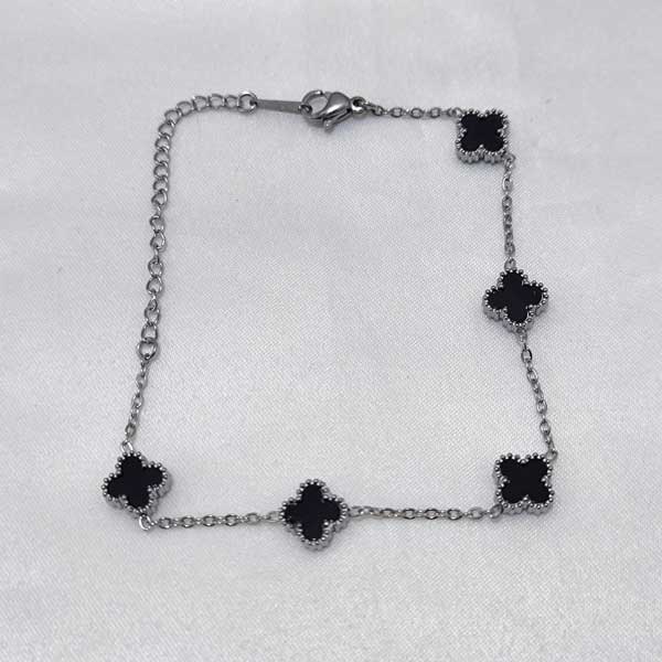 Women's-black-Van-Cleef-bracelet5 دستبند ونکلیف نقرهای رنگ ثابت
