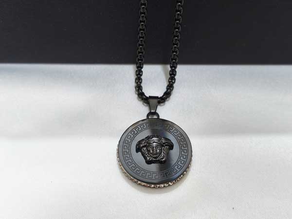 Black-Versace-necklace2 گردنبند ورساچه مشکی خاص