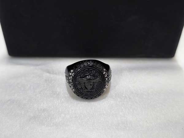 Ring-Versache3 انگشتر ورساچه مردانه مشکی استیل
