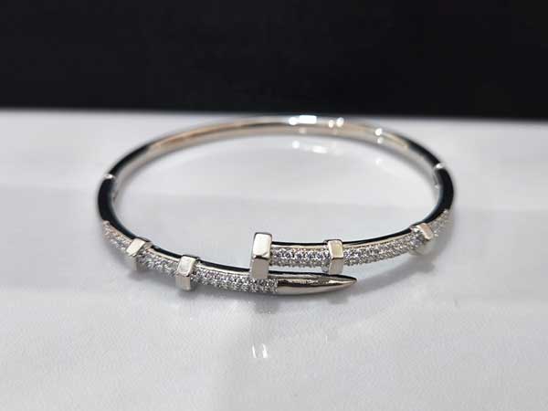 Cartier-studded-jewelry-design-bangle1 بنگل کارتیر میخی مجلسی